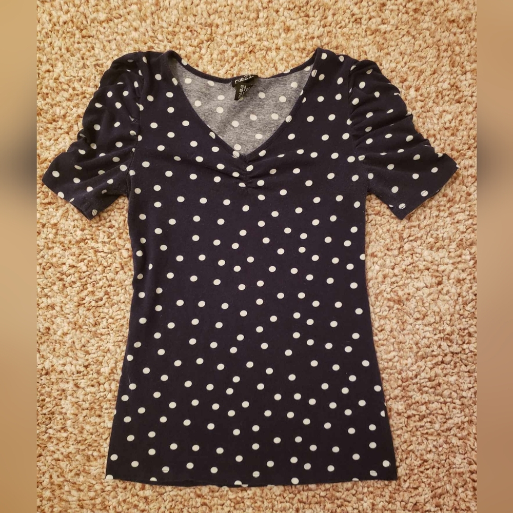 rue21 navy blue with polka dots v neck ruched cap sleeve